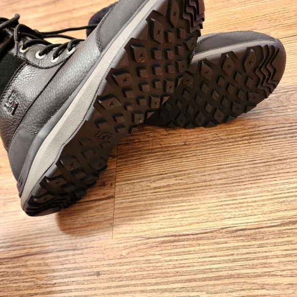 Size 7.5 - 🆕️ Women's UGG Adirondack III Water Resistant Bootie - Picture 9 of 11